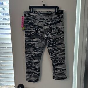 Zumba Fitness Threaded black and white Print Leggings